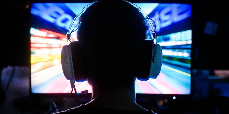 52 Prozent der Menschen in Deutschland spielen zumindest hin und wieder Video- oder Computerspiele. (Symbolbild) - Foto: Julian Stratenschulte/dpa