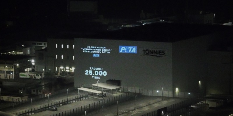 Kein Recht auf Mord: PETA zeigt drei der größten deutschen Schlachtbetriebe an / PETA: Tötung von Tieren zu Nahrungszwecken ist gesetzeswidrig - Foto: presseportal.de