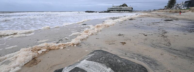 «Alfred» hat hunderte Kilometer Strand erodiert. - Foto: Dave Hunt/AAP/dpa