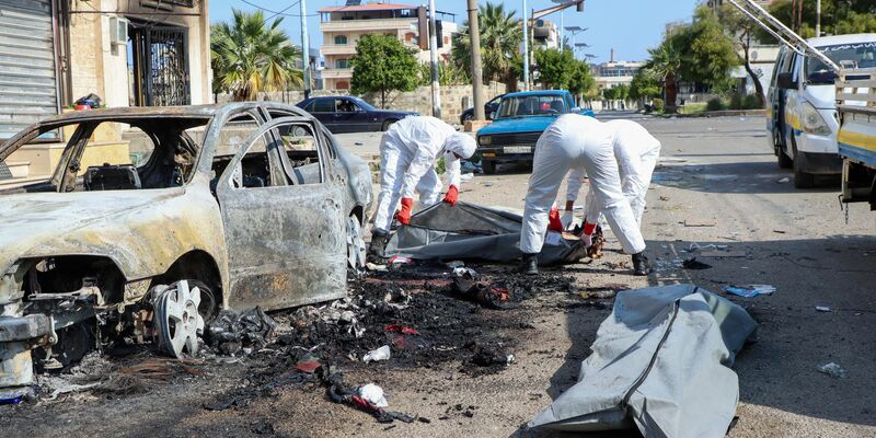 Nach Einschätzung von Menschenrechtsorganisationen haben sich in Syrien am Wochenende Hinrichtungsszenen abgespielt.  - Foto: Uncredited/Syrian Civil Defense White Helmets/AP/dpa