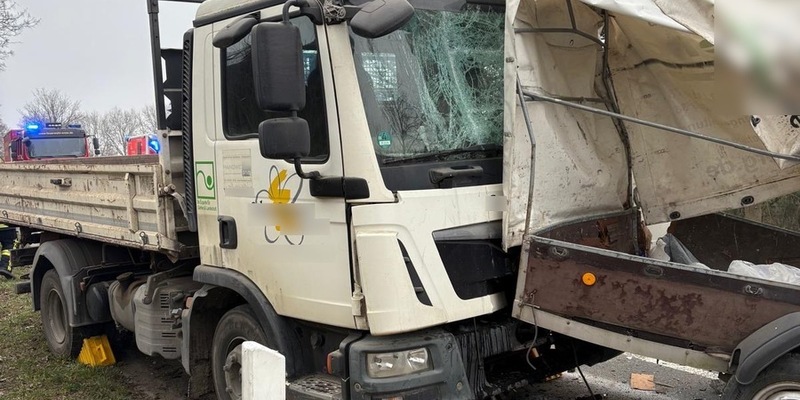 FW Ense: Arbeitsreicher Tag für die Feuerwehr Ense am Dienstag / Einsatzkräfte werden bei Großbrand und Verkehrsunfall gefordert - Foto: presseportal.de