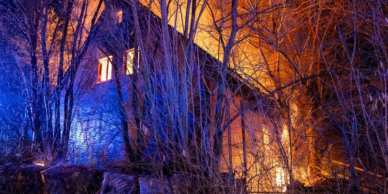 FW Porta Westfalica: 11.03.2025 - Möllbergen: Erneuter Großbrand am Uffelner Weg - Foto: presseportal.de