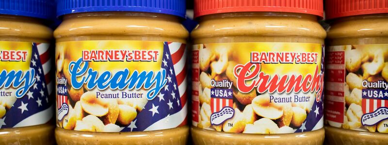 Auf die Einfuhr von US-Produkten wie Erdnussbutter sollen wieder Zusatzzölle fällig werden. (Archivbild)  - Foto: Christian Charisius/dpa