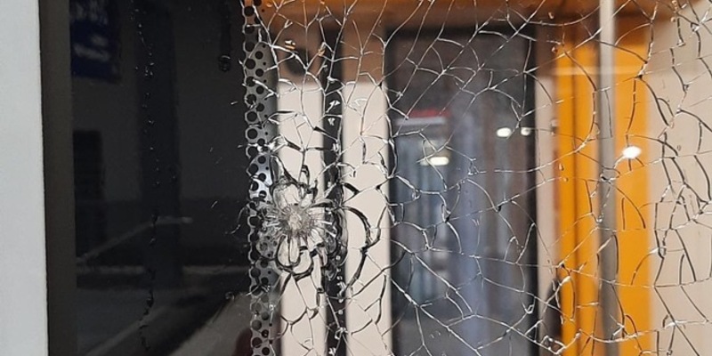 BPOL-KL: Beschädigte Scheiben an Regionalbahn durch mutmaßlichen Beschuss - Bundespolizei sucht Zeugen - Foto: presseportal.de