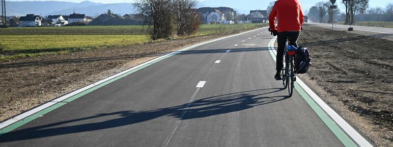 Die Fahrradindustrie hofft auf Investitionen in die Infrastruktur.  - Foto: Bernd Weißbrod/dpa