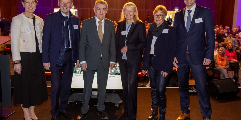 POL-RE: Kreis Recklinghausen/Bottrop: Behörden und Firmen handeln gemeinsam gegen Kriminalität im Internet - 400 Gäste tauschen sich beim Cybercrime-Kongress in Gelsenkirchen aus - Foto: presseportal.de