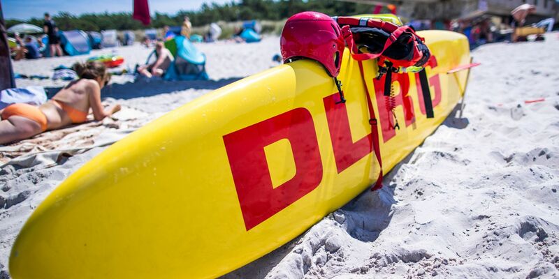 Im dritten Jahr in Folge steigt 2024 die Zahl der Ertrunkenen, warnen die DLRG-Lebensretter. (Symbolbild) - Foto: Jens Büttner/dpa-Zentralbild/dpa