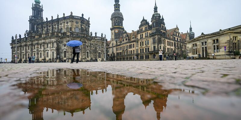 Auch am Freitag regnet es in einigen Teilen des Landes.  - Foto: Robert Michael/dpa