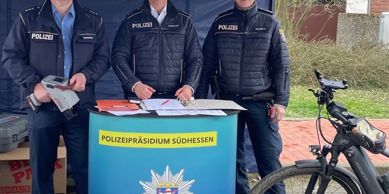 POL-DA: Bensheim: 40 Fahrräder am Tag der Polizei codiert - Foto: presseportal.de