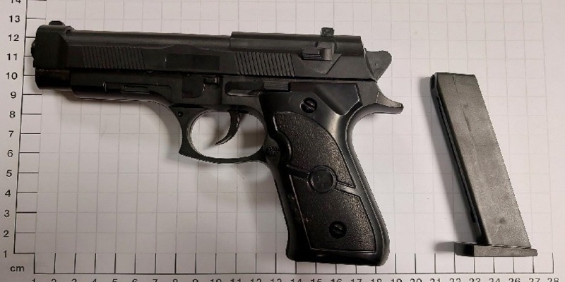 BPOL NRW: Hauptbahnhof Münster - Jugendlicher zielt mit Spielzeugwaffe auf Freund und löst Polizeieinsatz aus - Foto: presseportal.de