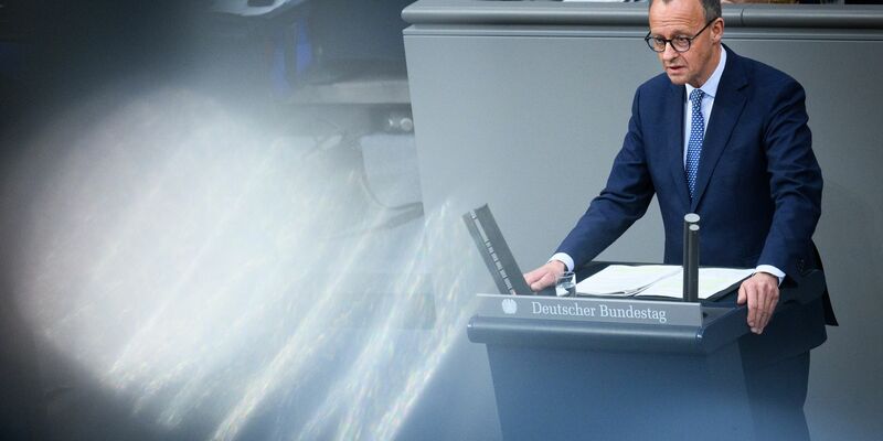 Bundestag - Sondersitzung zur Grundgesetzänderung - Foto: Bernd von Jutrczenka/dpa
