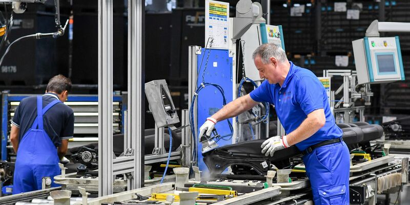 Die deutsche Zulieferindustrie ist bei Investitionen zunehmend zurückhaltend. (Archivbild) - Foto: Jens Kalaene/dpa-Zentralbild/dpa