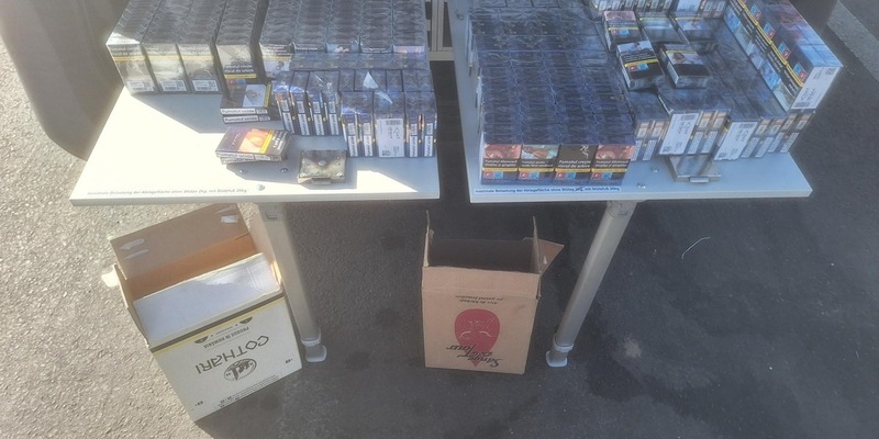 HZA-P: Erfolgreiche Zollkontrolle / Potsdamer Zoll leitet auf der A 10 Steuerstrafverfahren ein, erhebt Steuern in Höhe von knapp 2.000 Euro und zieht in Weinkartons versteckte Zigaretten aus dem Verkehr - Foto: presseportal.de