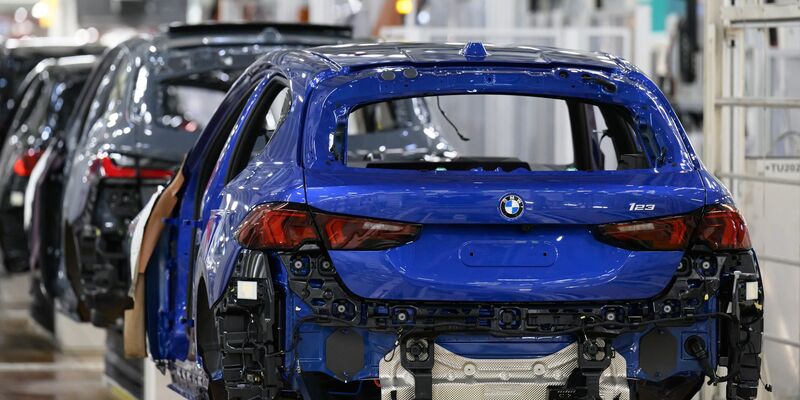 Ab 2035 sollen in der EU keine neuen Autos mit Benzin- oder Dieselmotor mehr zugelassen werden dürfen. (Symbolbild) - Foto: Hendrik Schmidt/dpa