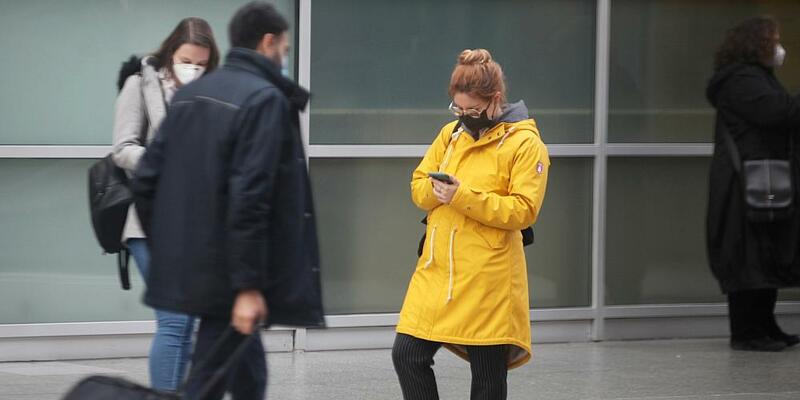 Menschen mit Maske (Archiv) - Foto: über dts Nachrichtenagentur