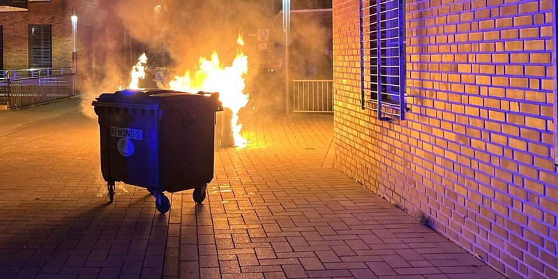 POL-COE: Coesfeld, Innenstadt/ Nachtragsmeldung: Brand mehrerer Müllcontainer - Foto: presseportal.de