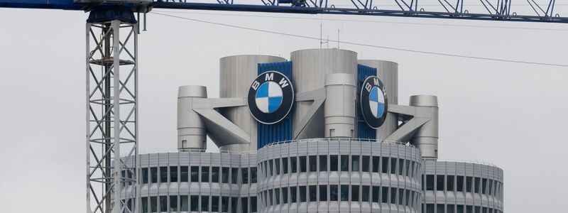 BMW steht derzeit vor großen Herausforderungen - wie die ganze deutsche Autobranche. - Foto: Tobias Hase/dpa