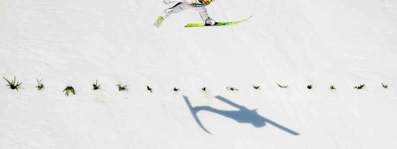 Heimspiel für den Weltmeister: Norwegens Jarl Magnus Riiber auf der Schanze. - Foto: Amanda Pedersen Giske/NTB/dpa