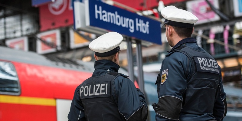 BPOL-HH: Tatverdächtiger Mann nach mutmaßlichen Gepäckschließfach-Aufbrüchen in Hamburger Bahnhöfen durch Bundespolizei gefasst und der U-Haftanstalt zugeführt- - Foto: presseportal.de