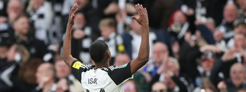 Der ehemalige Dortmunder Alexander Isak bescherte Newcastle United den ersten nationalen Titel seit 70 Jahren. - Foto: Scott Heppell/AP/dpa