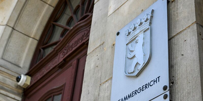 Zwei mutmaßliche ehemalige Mitglieder der linksextremistischen Gruppe «Das Komitee» kommen vor Gericht. (Symbolbild)  - Foto: Jens Kalaene/dpa