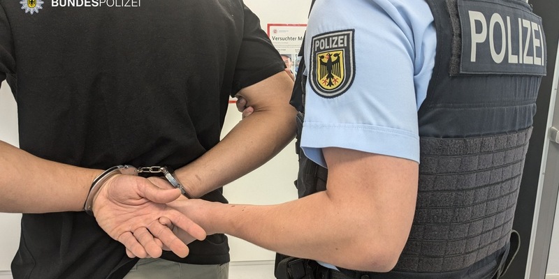Bundespolizeidirektion München: Bundespolizei greift vermissten 15-Jährigen auf / Jugendlicher leistet Widerstand - Foto: presseportal.de