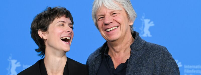 Liv Lisa Fries und Regisseur Andreas Dresen können beim Deutschen Filmpreis auf Auszeichnungen hoffen. (Archivbild)  - Foto: Soeren Stache/dpa