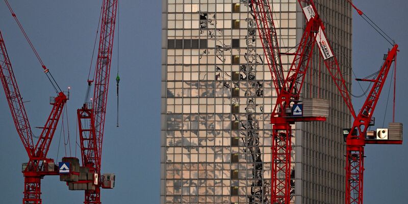Die Wirtschaft wird sich aus Sicht des Ifo schwächer entwickeln.  - Foto: Soeren Stache/dpa