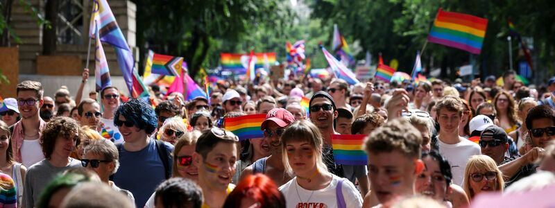 Im vergangenen Jahr gab es in Budapest noch eine bunte Pride-Parade. (Archivbild) - Foto: Robert Hegedus/MTI/dpa