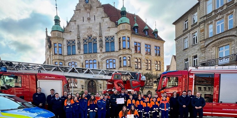 POL-WOB: Spendenübergabe an die Kinder- und Jugendfeuerwehren der Stadt Helmstedt - Foto: presseportal.de