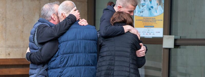 Schock und Trauer in Nordmazedonien nach der verheerenden Brandkatastrophe in der Diskothek in Kocani mit 59 Toten. - Foto: Visar Kryeziu/AP/dpa