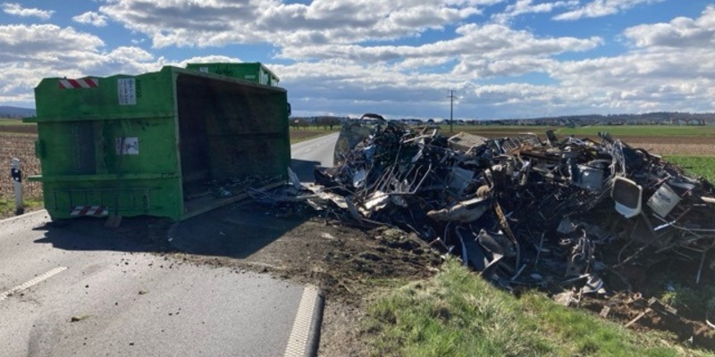 POL-OF: Künstlerisches Gebilde entwendet: Polizei ermittelt und sucht Zeugen; Diebe stiegen in Wohnung ein und klauten Schmuckkassette; Brummi-Anhänger kippt um und verliert Schrott und mehr - Foto: presseportal.de