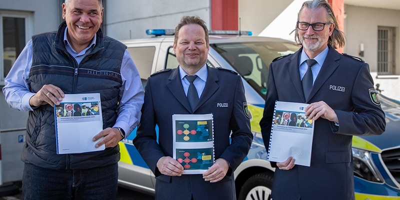 POL-UN: Kreis Unna - Behördenleiter und der stellvertretende Direktionsleiter Verkehr stellten Verkehrsunfallstatistik 2024 vor - Foto: presseportal.de