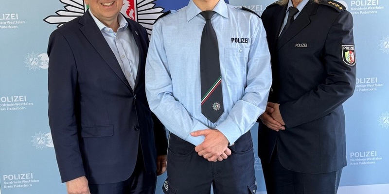 POL-PB: Paderborner Polizeikommissar erhält Ehrung für Bachelorarbeit - Foto: presseportal.de