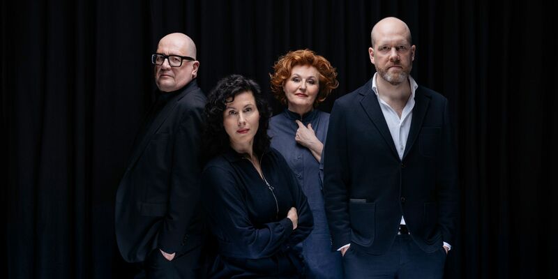 Die vier Hosts des Podcasts «Zeit Verbrechen»: Andreas Sentker (v.l.n.r.), Anne Kunze, Sabine Rückert und Daniel Müller. - Foto: Julia Sellmann/Die Zeit/dpa