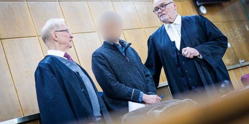 In einer Erklärung spricht der Angeklagte im Fall der mutmaßlichen Vergiftung zweier Kollegen von einem fatalen Fehler und einem folgenschweren Missgeschick.  - Foto: Moritz Frankenberg/dpa