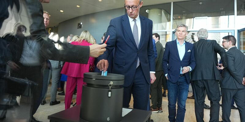 Der alte Bundestag erlebt in seiner letzten Sitzung einen Abstimmungsmarathon. - Foto: Michael Kappeler/dpa Pool/dpa