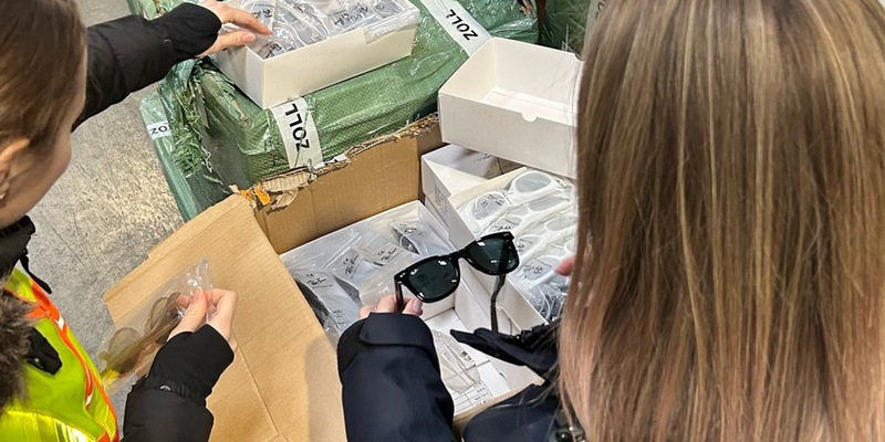 HZA-S: Gefährliche Accessoires / Stuttgarter Zoll stoppt Einfuhr von Sonnenbrillen und Kinderuhren aus China - Foto: presseportal.de