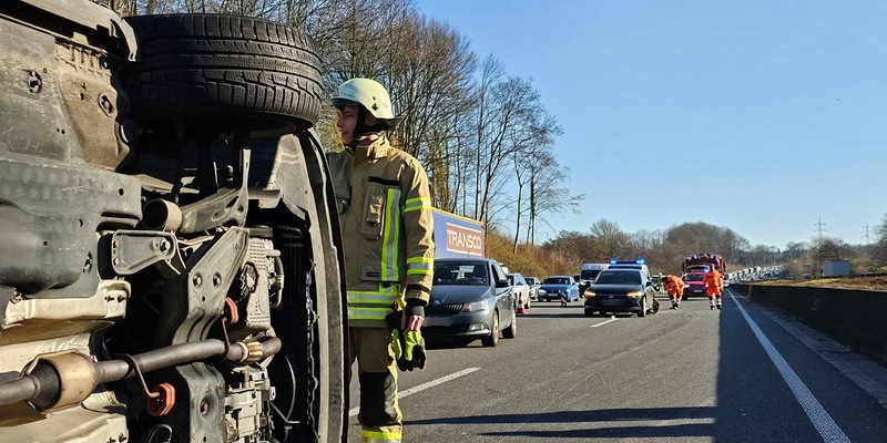 FW Burscheid: Verkehrsunfall auf der Autobahn - Foto: presseportal.de