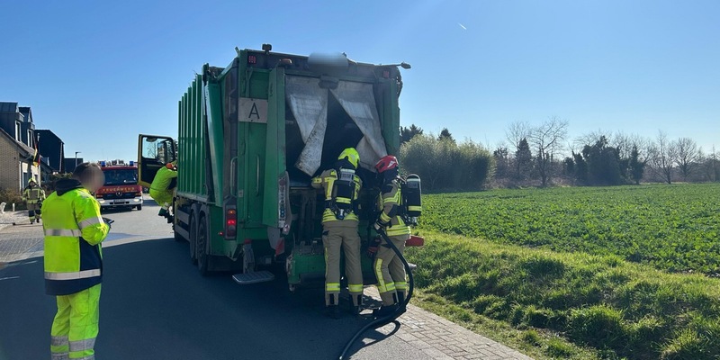 FW Alpen: LKW-Brand - Foto: presseportal.de