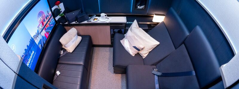 Auch in der Eco-Klasse ändert sich an Bord von Lufthansa-Jets einiges. - Foto: Peter Kneffel/dpa