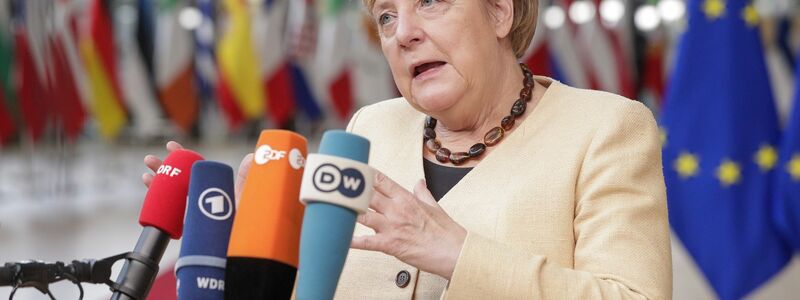 Merkel wurde in Brüssel einst mit vielen warmen Worten verabschiedet. (Archivbild) - Foto: Olivier Hoslet/Pool EPA/AP/dpa