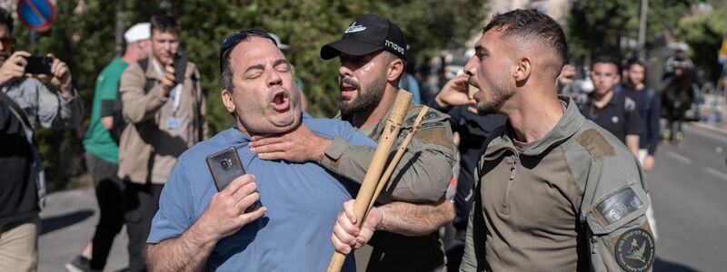 Israelische Medien berichteten von Polizeigewalt bei Protestkundgebungen in Israel. - Foto: Ilia Yefimovich/dpa