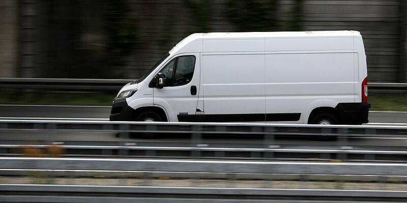 Transporter auf einer Autobahn (Archiv) - Foto: über dts Nachrichtenagentur
