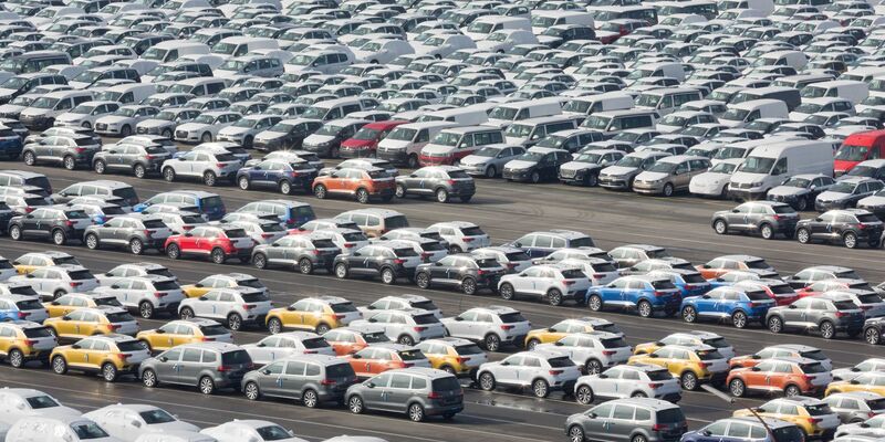 Im vergangenen Jahr wurden mehr Autos exportiert - die meisten gingen in die USA. (Archivbild) - Foto: Jörg Sarbach/dpa