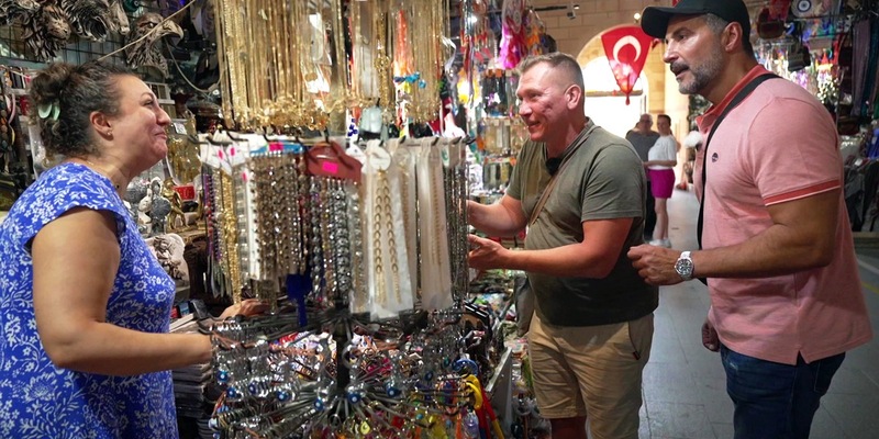 SERVICE-MELDUNG: Trödeltrupp on Tour- Tipps für den Flohmarkt-Besuch im Urlaub - Foto: presseportal.de