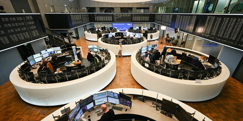 In den Chef-Etagen der Dax-Konzerne sind die Gehälter weiter gestiegen.  - Foto: Arne Dedert/dpa