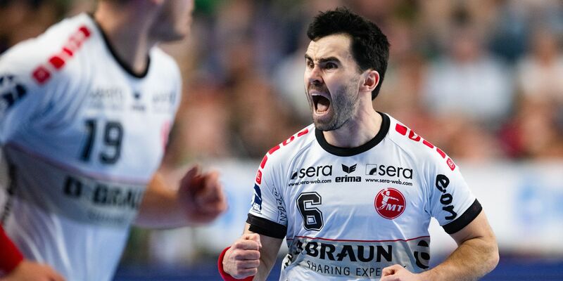 Erik Balenciaga und die MT Melsungen spielten beim HSV Hamburg. - Foto: Marius Becker/dpa