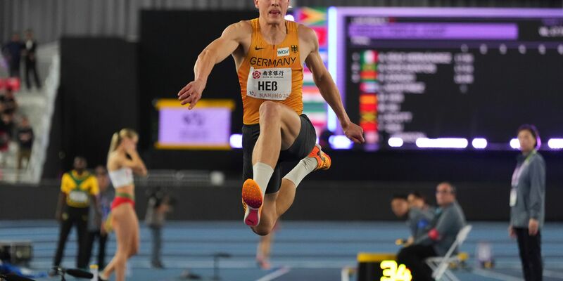 Dreispringer Max Heß belegt bei der WM Rang sieben. - Foto: Vincent Thian/AP/dpa