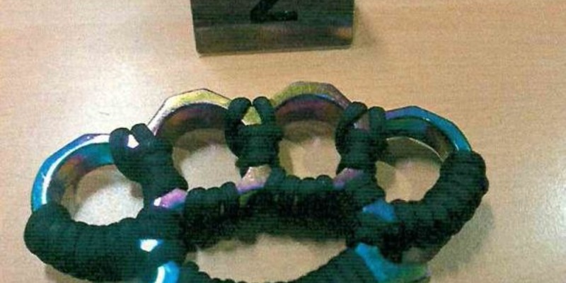 HZA-P: Gefährliches Reisemitbringsel: Schlagringe aus Tel Aviv für die Enkelkinder / Der Zoll am Flughafen BER greift ein - Foto: presseportal.de